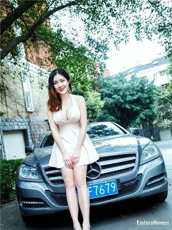 Zhengzheng Zhang Profile image 1