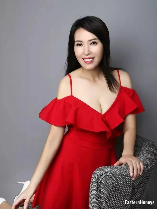Li Profile image 4